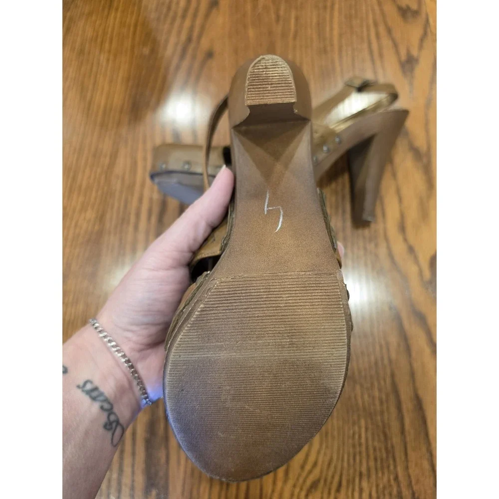 Candie's Vintage Platform Closed Toe Rachelle Vegan Leather Retro Heels Size 10